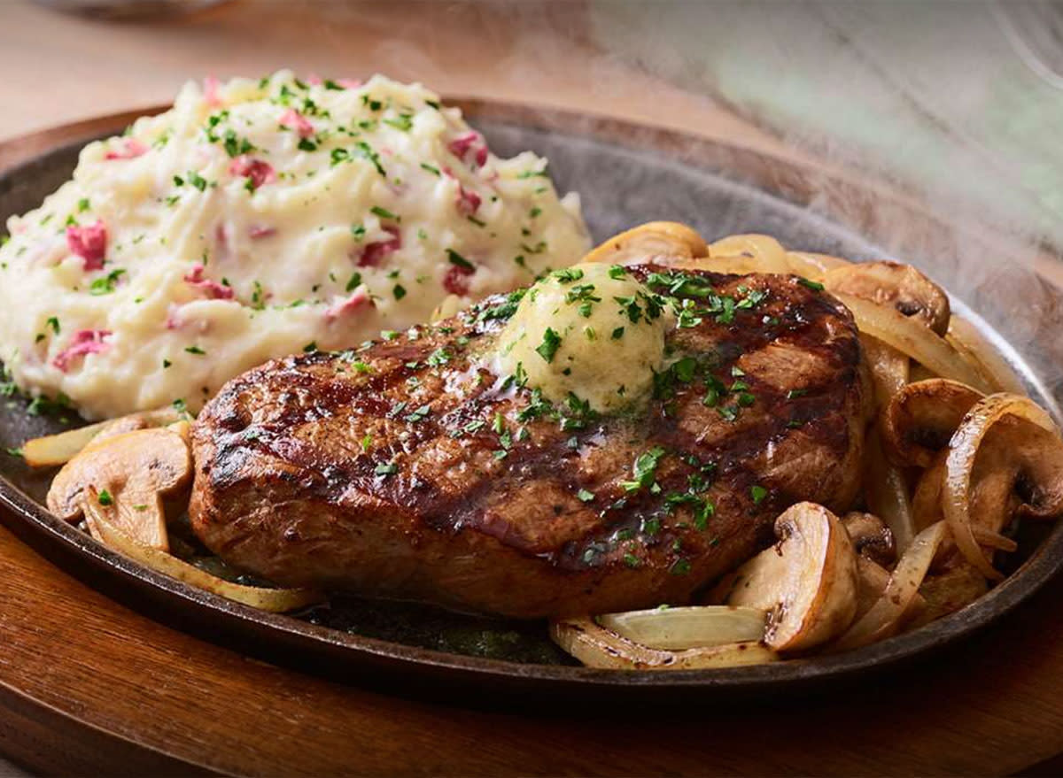 applebees bourbon street steak