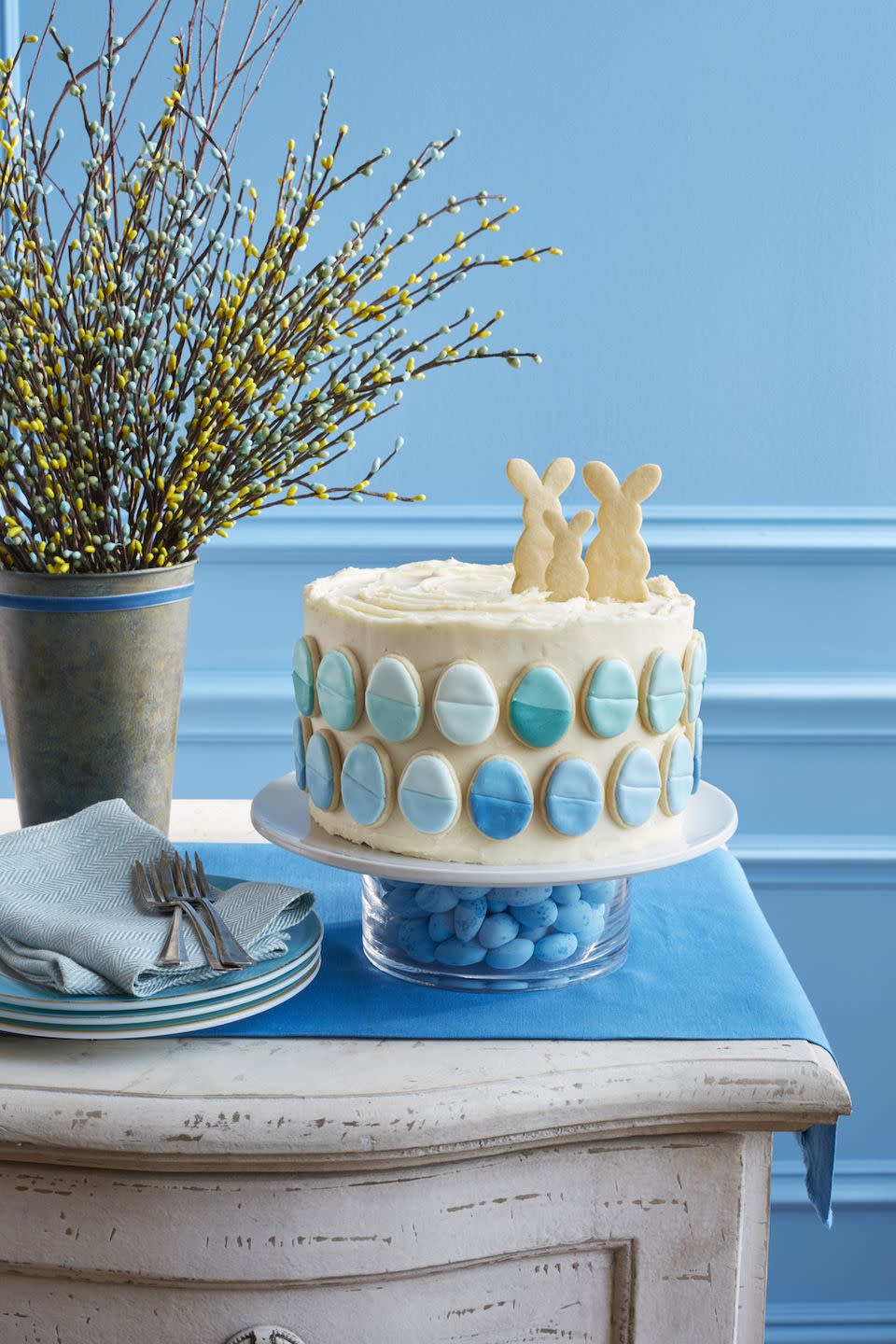 Almond Cake with Ombré Egg and Bunny Cookies