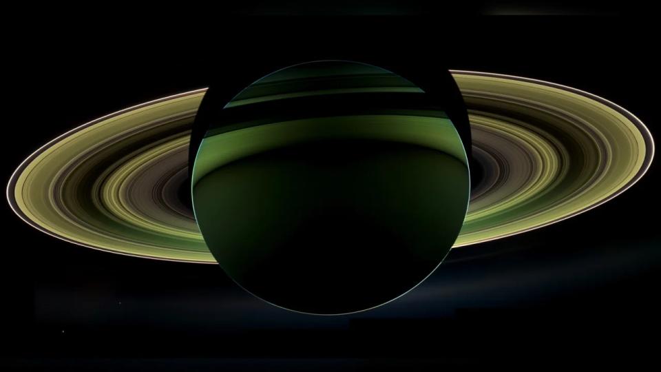 Cassini captó una vista a contraluz de Saturno mientras se encontraba a la sombra del planeta, en diciembre de 2012. Crédito: NASA/JPL-Caltech/Instituto de Ciencia Espacial