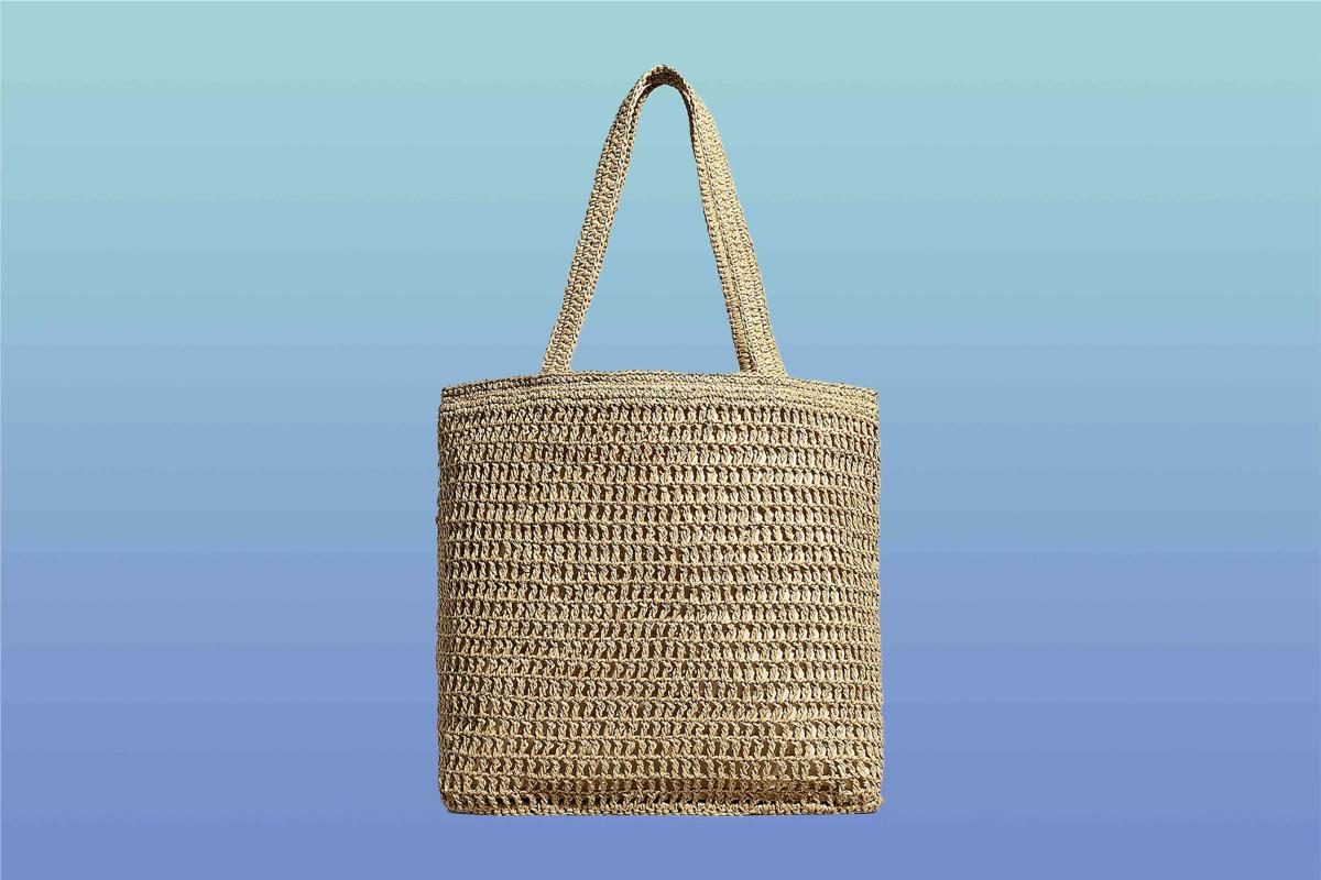 Jennifer Aniston's Straw Tote in 'Murder Mystery 2' Is the Perfect Beach Bag