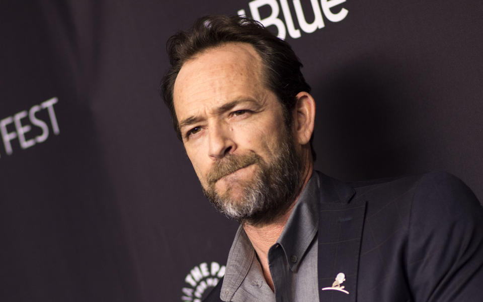 Nach dem Tod von Luke Perry müssen seine Angehörige im Internet darüber belehren lassen, wie sie zu trauern haben (Bild: Getty Images)