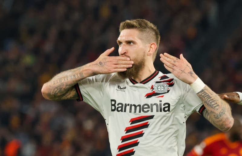 Leverkusen's Robert Andrich celebrates scoring his side's second goal during the UEFA Europa League semifinal first leg soccer match between AS Roma and Bayer 04 Leverkusen at the Olympic stadium. Fabio Sasso/ZUMA Press Wire/dpa