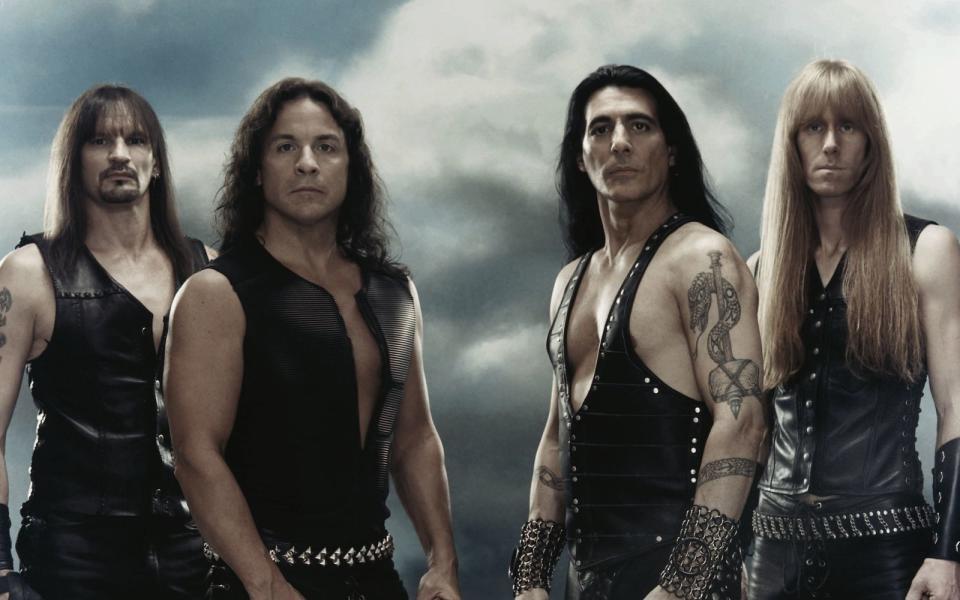 Nicht jeder mag das musikalische Schlachtengetümmel, die krude um die nordische Mythologie herumgeschriebenen Songs und die zu engen Leder-Outfits von Manowar. Aber dafür wartet auf die echten Fans etwas ganz Besonderes: Walhalla. Oder so. Nachdem zwischenzeitlich von Abschied die Rede war und es einige personelle Veränderungen gab, hämmerten Manowar zuletzt doch weiter. 2022 steht eine Jubiläumstournee durch Europa an. (Bild: SPV)