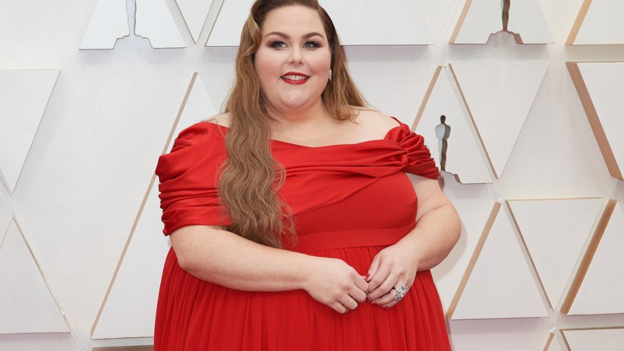 Chrissy Metz kam ganz in Rot.