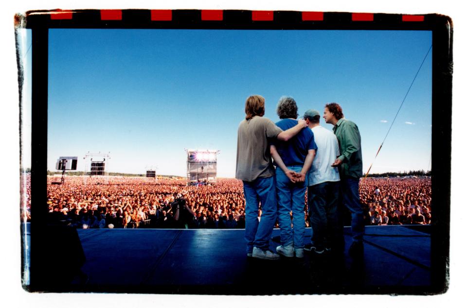 Phish's members sing acapella for the massive crowd at 1997's 'The Great Went'