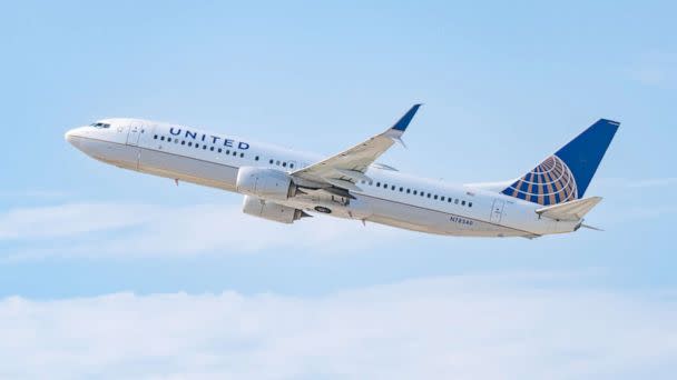 PHOTO: A United Airlines airplane takes off from Los Angeles International Airport, July 30, 2022. (GC Images via Getty Images)
