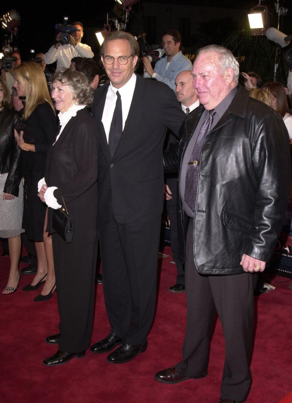kevin costner with parents sharon and william costner
