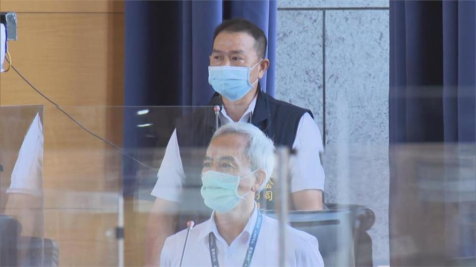 台中市議員質疑中捷派20人下去「推故障車輛」可能造成危險，中捷總經理表示「是安全的」。（圖／民視新聞）