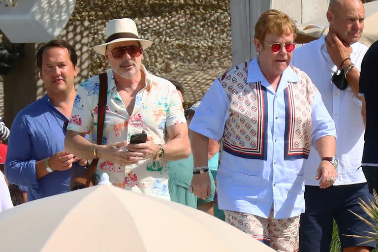 Elton John y su marido, David Furnish, disfrutan de sus vacaciones en Cannes