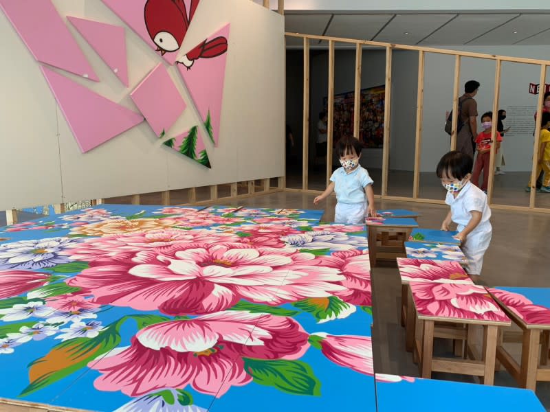 林明弘作品〈繪畫〉以遊樂場為概念做發想打造親子互動美學場域。（圖/高美館提供）