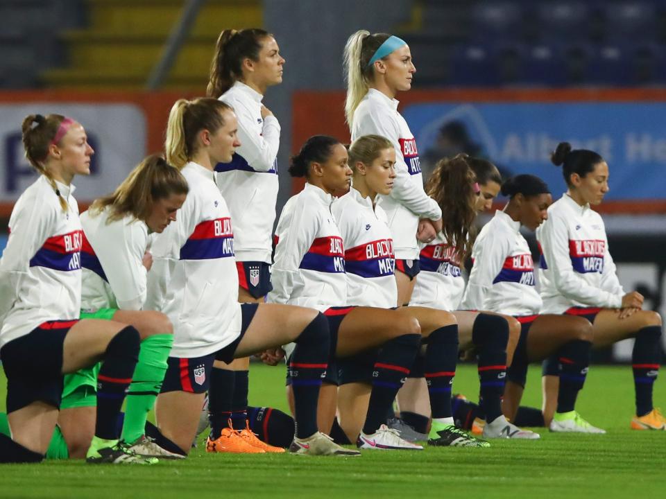 uswnt kneeling