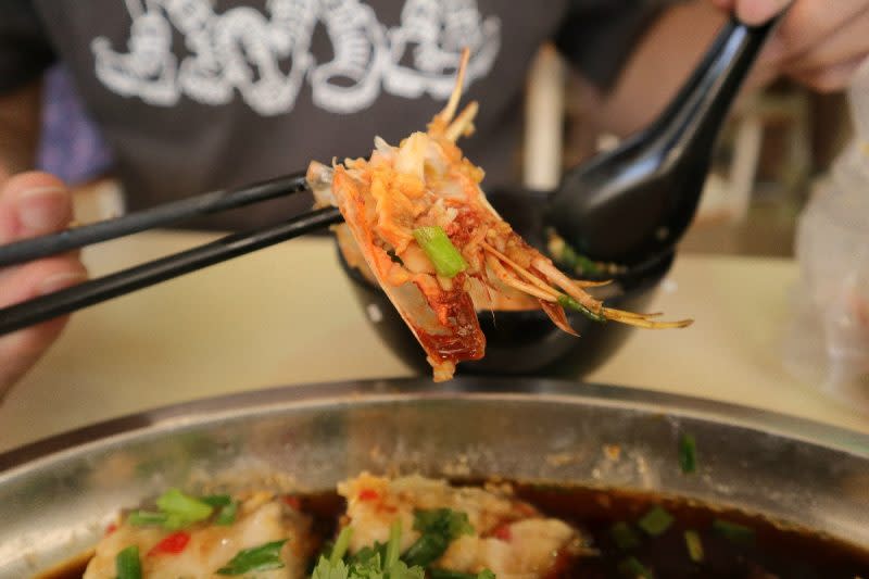 chef chik - closeup of prawn head