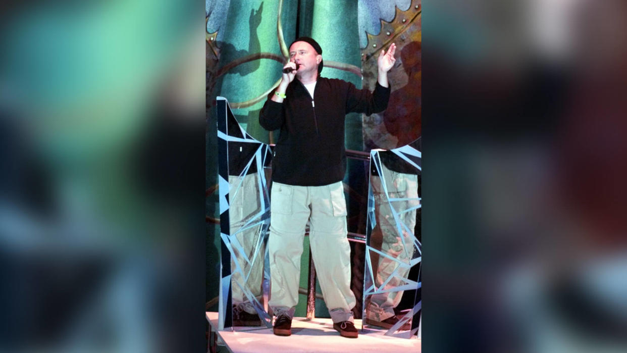 British singer Phil Collins sings during the halftime show at Super Bowl XXXIV at the Georgia Dome in AtlantaSUPER BOWL, ATLANTA, USA.