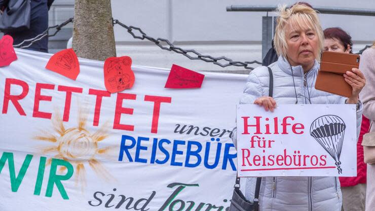 Protest in Mecklenburg-Vorpommern: Reiseveranstaltern machen auf ihre schwierige wirtschaftliche Lage aufmerksam. Foto: dpa