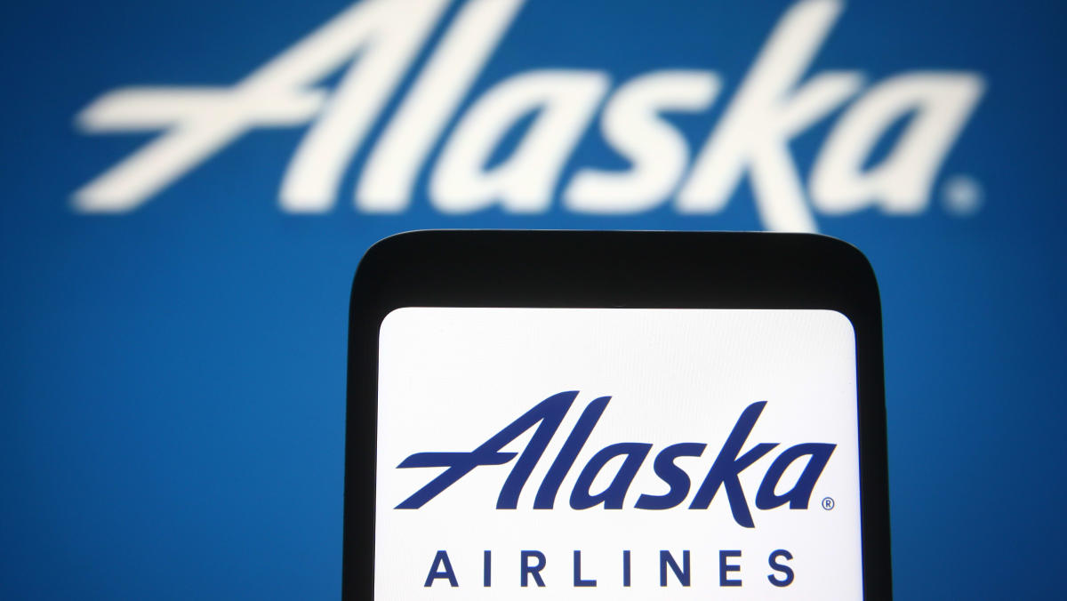 Alaska Air Group raises Q3 profit outlook