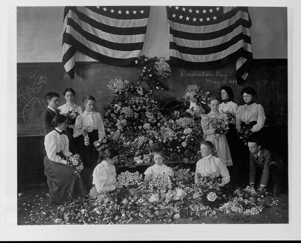 Schoolchildren gather masses of daisies for Memorial Day, formerly called Decoration Day. <span class="copyright">Frances Benjamin Johnston/Library of Congress—Getty Images</span>