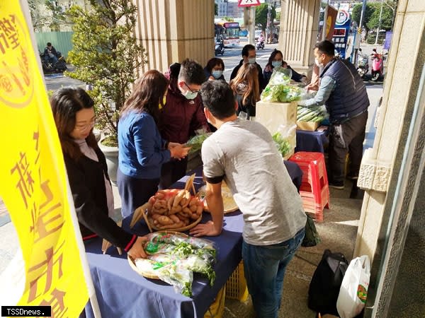 每週六上午於鶯歌區農會本部門口辦理希望市集。（圖：新北市農業局提供）