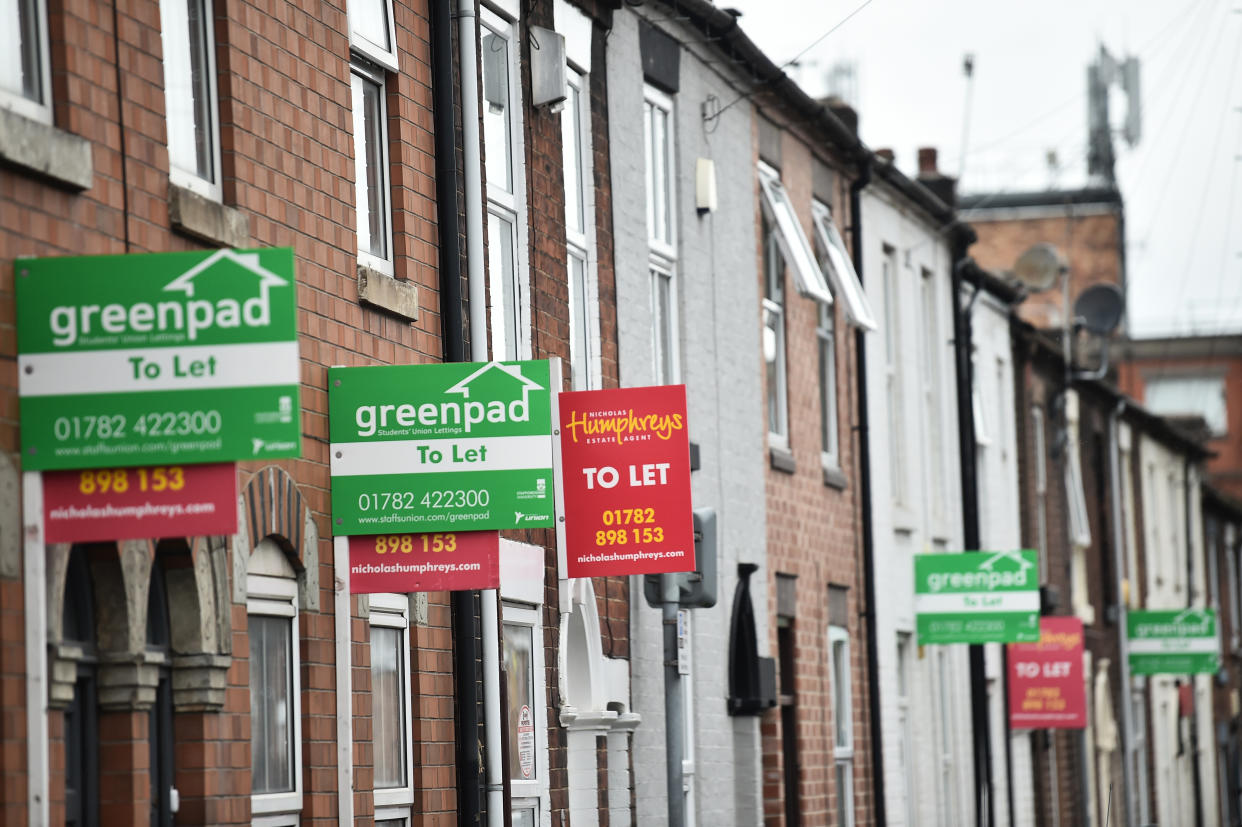 STOKE, ENGLAND - MAY 20:  Placards from various estates agents advertising properties To Let are left on housing properties on May 20, 2021 in Stoke, England . (Photo by Nathan Stirk/Getty Images)