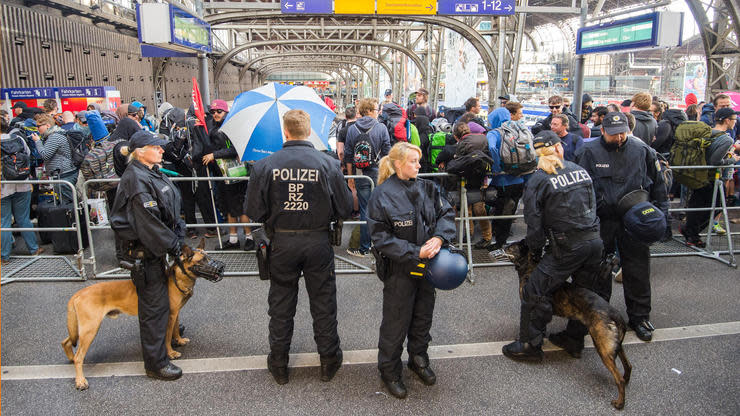 Die G20-Staaten müssen sich wieder auf die Wirtschafts- und Finanzpolitik konzentrieren, sagt Politologe Thorsten Benner. Wie sich das Format verändern muss und was von Donald Trump in Hamburg zu erwarten ist.