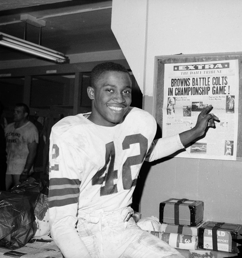 Brown's flanker Paul Warfield is shown in the dressing room at Yankee Stadium after his team beat the New York Giants 52-20 on Dec. 12, 1964. The victory enabled Cleveland to win the Eastern Conference title for the first time since 1957.