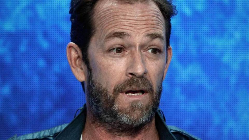 <p>Luke Perry‘s death certificate lists a funeral home in Tennessee as his final resting place but The Blast has learned that is not the case and the family is keeping the location of his burial private. Don Carter, the owner of the Taylor Funeral Home in Dickson, tells The Blast that while he wishes the “90210” […]</p> <p>The post <a rel="nofollow noopener" href="https://theblast.com/luke-perry-body-tennessee/" target="_blank" data-ylk="slk:Luke Perry Is Not Buried Where His Death Certificate Says He Is, Family Keeping Final Resting Place a Secret;elm:context_link;itc:0;sec:content-canvas" class="link ">Luke Perry Is Not Buried Where His Death Certificate Says He Is, Family Keeping Final Resting Place a Secret</a> appeared first on <a rel="nofollow noopener" href="https://theblast.com" target="_blank" data-ylk="slk:The Blast;elm:context_link;itc:0;sec:content-canvas" class="link ">The Blast</a>.</p>
