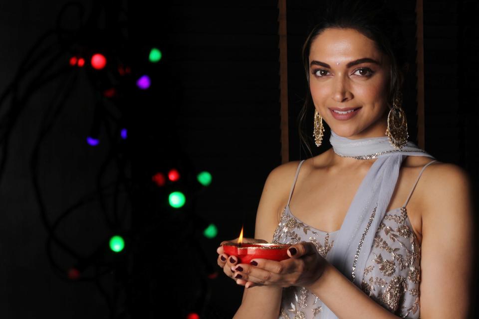 gold MUMBAI, INDIA - OCTOBER 16: (EDITOR’S NOTE: This is an exclusive image of Hindustan Times) Bollywood actor Deepika Padukone poses during an exclusive interview with HT Cafe-Hindustan Times for the Diwali special shoot, at JW Marriott, Juhu, on October 16, 2017 in Mumbai, India. (Photo by Pramod Thakur/Hindustan Times via Getty Images)