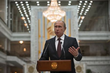 Russian President Vladimir Putin speaks to the media after talks with Ukrainian President Petro Poroshenko in Minsk August 27, 2014. REUTERS/Alexander Zemlianichenko/Pool