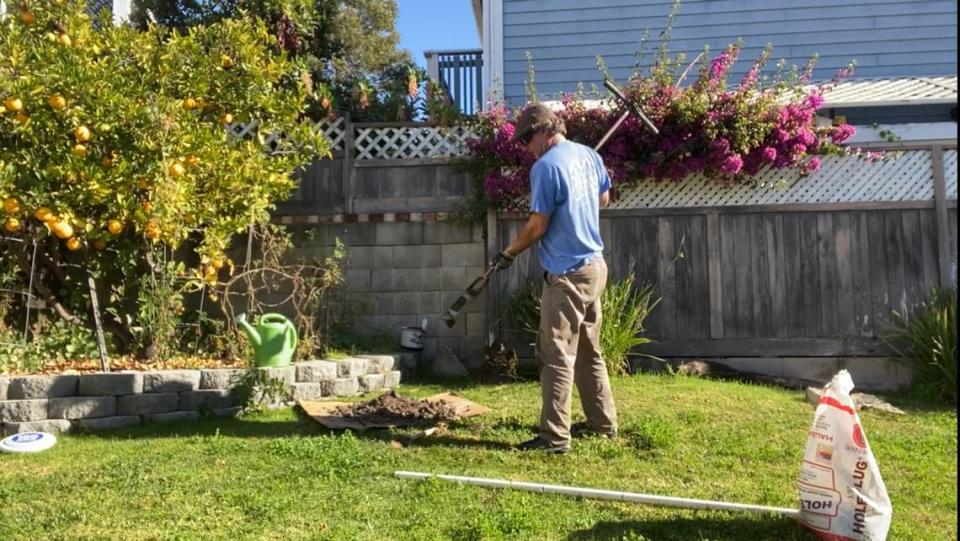 Tim Nelligan using a hand auger to dig a test hole in Marcia Papich’s yard in December 2020. He was testing the soil for evidence of human decomposition in the search for Kristin Smart’s body.