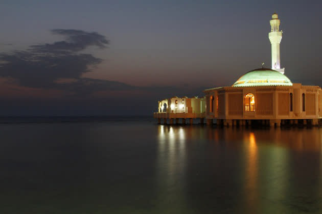 <b><p>Floating mosque (Jeddah, Saudi Arabia)</p></b> <p>One of the most spectacular sacred destinations in Jeddah, the Floating Mosque is situated right next to the Red Sea which gives it a stunning illusion of the mosque floating on water.</p>