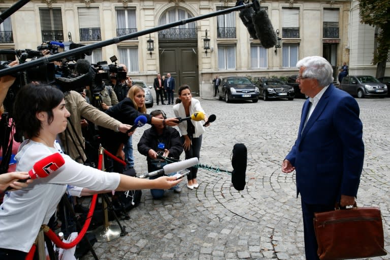 Former French minister Jean-Pierre Chevenement adresses journalists on August 29, 2016 in Paris
