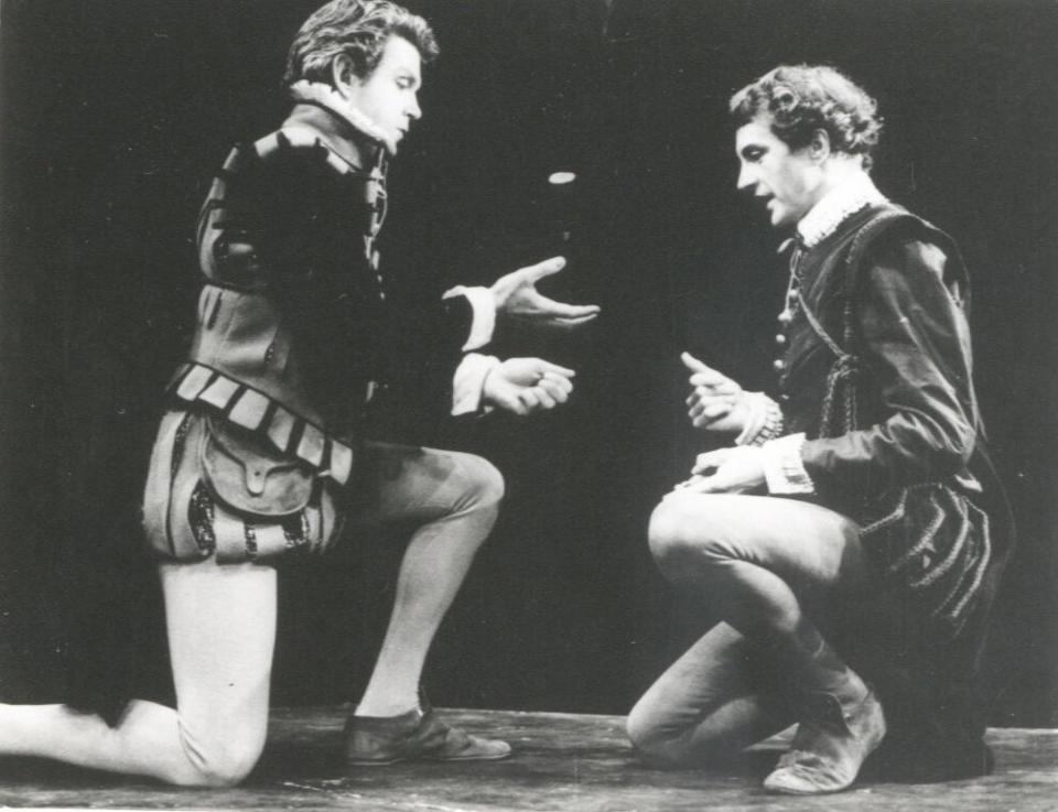 John Stride as Rosencrantz and Edward Petherbridge as Guildenstern (Anthony Crickmay/National Theatre Archive)