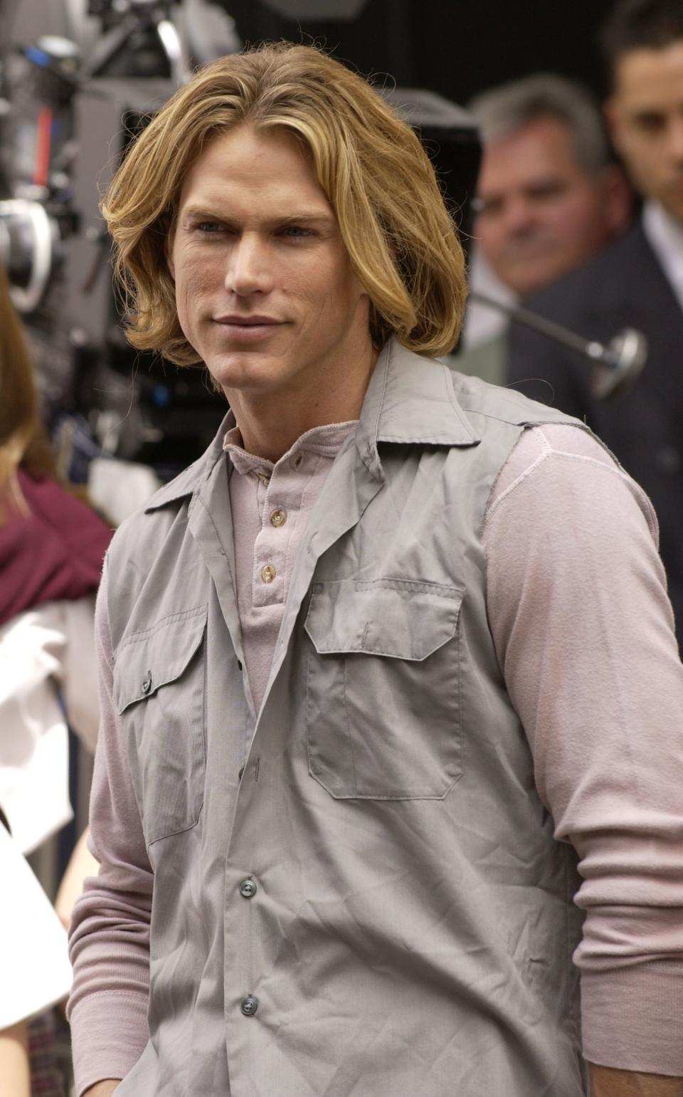 Jason Lewis on the set of Sex and the City in 2003.