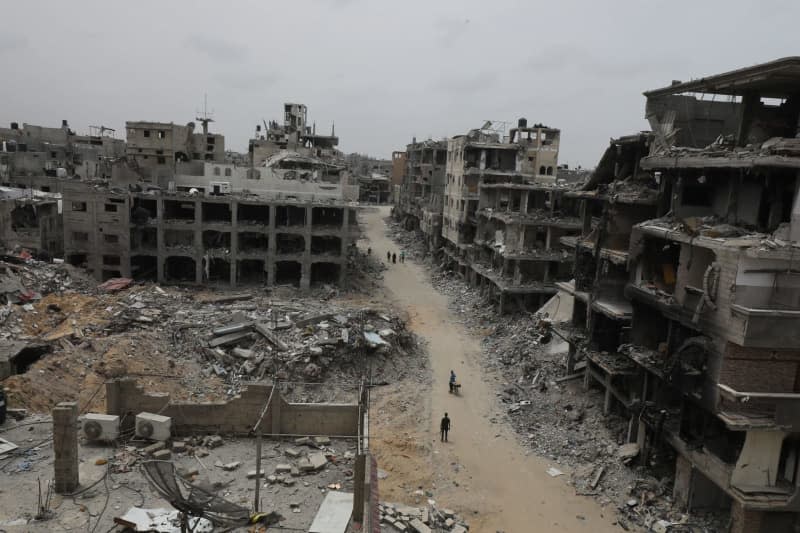 A View Of The Destruction Of Buildings And Streets As Debris Removal And Cleaning Works Continue After The Withdrawal Of Israel From Khan Yunis. Palestinians Started Returning To The City And Trying To Live Their Lives Despite The Heavily Damaged Infrastructure System. Omar Ashtawy/Apa Images Via Zuma Press Wire/Dpa