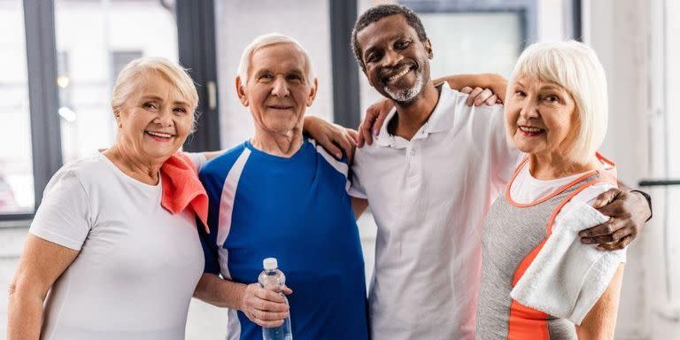 Así deben fortalecer los músculos del núcleo los adultos mayores