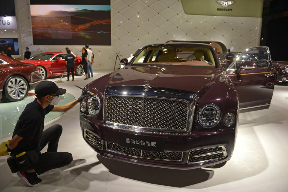 A staff cleans a Bentley car at the 2019 22th International Auto Show in Chengdu city, south-west China's Sichuan province, 5 September 2019. (Photo by Stringer - Imaginechina/Sipa USA)