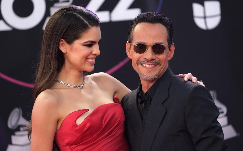 Los memes cuestionando la gran diferencia de edad entre Marc Anthony y Nadia Ferreira siguen proliferando. Y es que este tema siempre tiene un lugar especial en la mesa de discusión (Photo by Chris DELMAS / AFP) (Photo by CHRIS DELMAS/AFP via Getty Images)