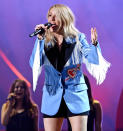 <p>By now fringe-covered apparel, from jackets to skirts, is a dime a dozen. But Ellie Goulding's fringed lapel? Now that's some groundbreaking tassel work.</p>