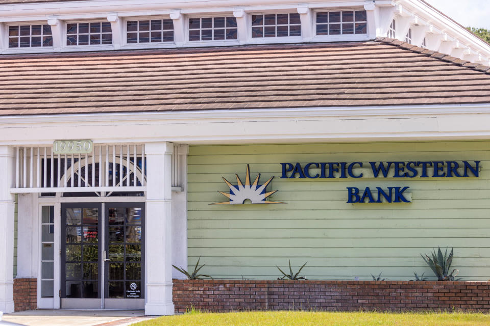 A general view of Pacific Western Bank in Huntington Beach, California, U.S., March 22, 2023.        REUTERS/Mike Blake
