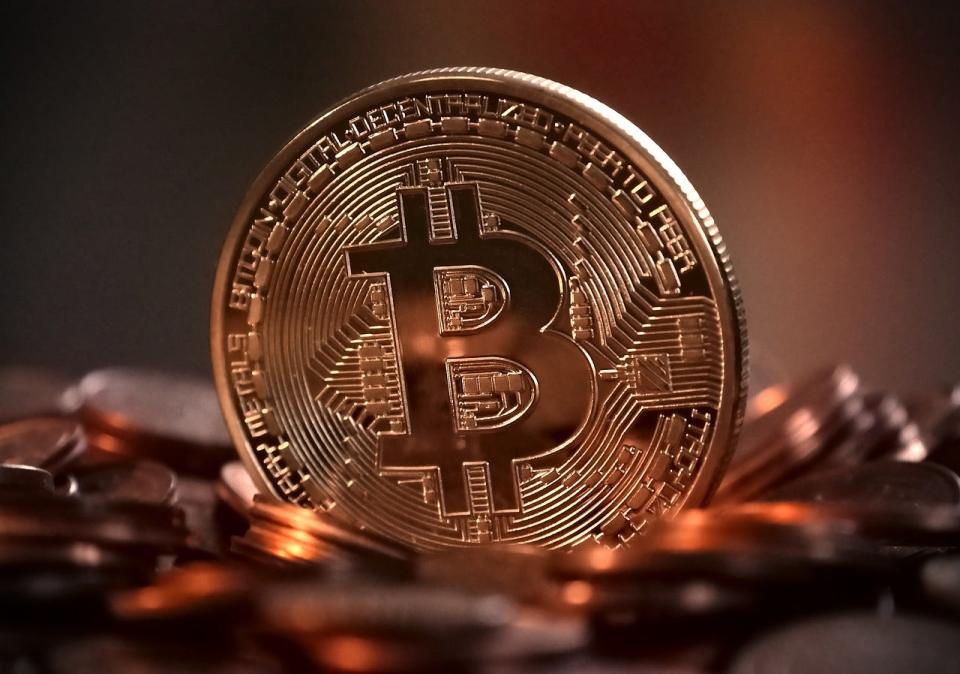 Bitcoin, Ethereum y Dogecoin bajan en medio de temores de recesión