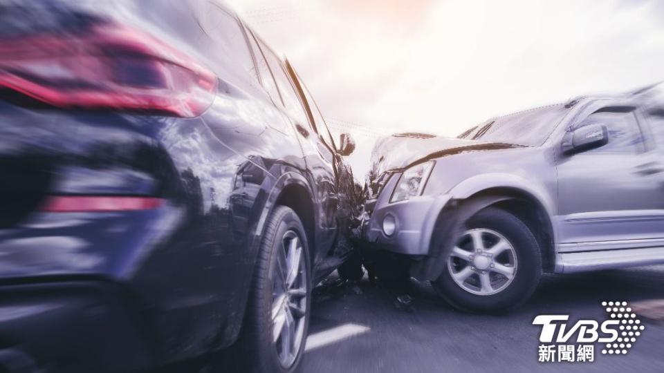 日本福岡縣發生車禍，女駕駛無傷回家卻死亡。（示意圖／shutterstock達志影像）