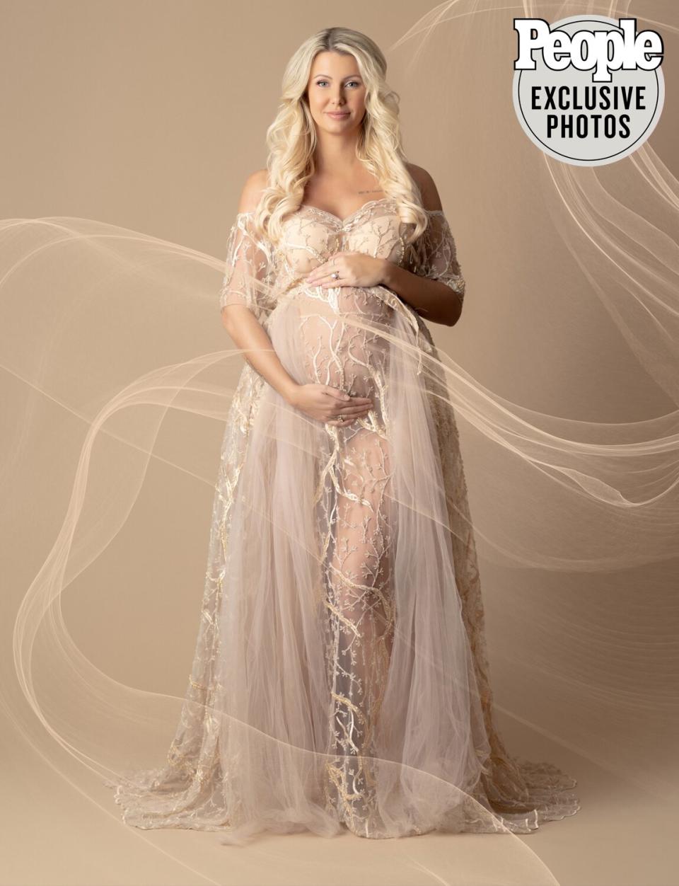 Pregnant Grete Griffin Stuns in Maternity Shoot with Robert Griffin III and Their Daughters