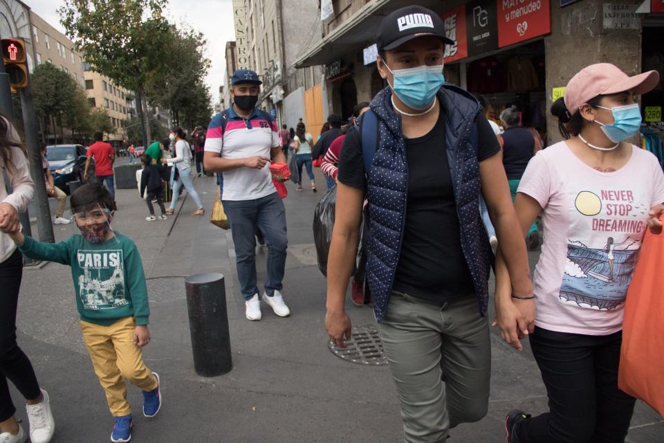 Miles de Capitalinos acuden al Centro HistÃ³rico de la Ciudad, a realizar compras y otros simplemente a pasear,