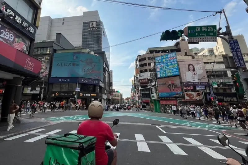 ▲信義房屋傅靖傑表示，桃園車站商圈融合新舊文化特色，擁有串連雙北各個行政區的便利性，吸引首購、年輕人移入居住在桃園。（圖／信義房屋提供）