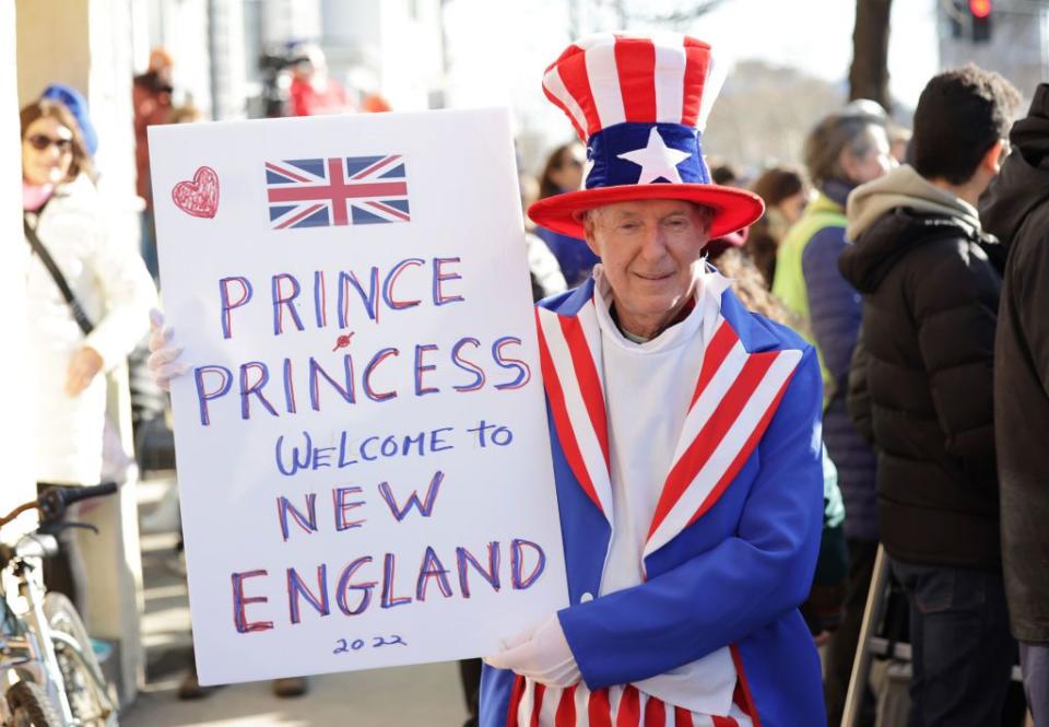 boston, massachusetts   december 01 a person holds a sign welcoming prince william, prince of wales and catherine, princess of wales as they visit greentown labs, north america’s largest clean tech incubator, to learn more about how climate innovation is nurtured and scaled on december 01, 2022 in boston, massachusetts the prince and princess of wales are visiting the coastal city of boston to attend the second annual earthshot prize awards ceremony, an event which celebrates those whose work is helping to repair the planet during their trip, which will last for three days, the royal couple will learn about the environmental challenges boston faces as well as meeting those who are combating the effects of climate change in the area photo by chris jacksongetty images