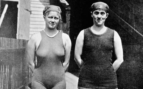 Australian swimmer Mina Wylie (1891 - 1984) (left) and Fanny Durack - Credit: &nbsp;HULTON ARCHIVE