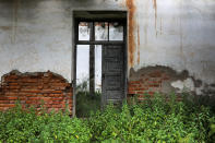 <p>An abandoned house stands in the village of Papratna, near the southeastern town of Knjazevac, Serbia, Aug. 14, 2017. (Photo: Marko Djurica/Reuters) </p>