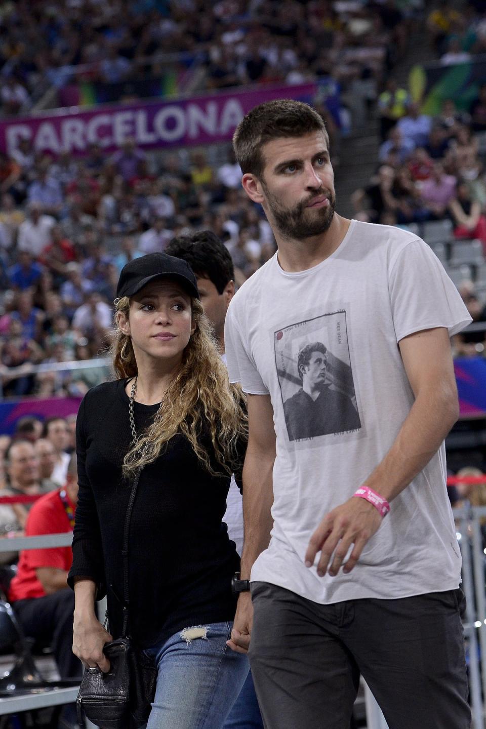 Shakira has ‘constructed a wall’ between Gerard Piqué’s parents’ home following their split (Josep Lago / AFP via Getty Images)