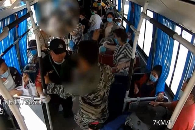 Brave bus inspector fends off knife-wielding passenger in China