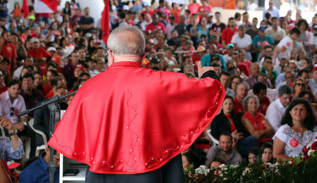 Former Brazil's President Luiz Inacio Lula da Silva attends a rally in northeastern city of Lagarto in Sergipe, Brazil August 21, 2017. REUTERS/Paulo Whitaker