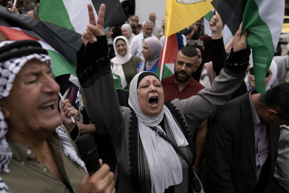 Palestinos asisten a una marcha en apoyo de Hamas en la Franja de Gaza, en la ciudad de Nablus, Cisjordania, el lunes 9 de octubre de 2023. (AP foto/Majdi Mohammed, Archivo)